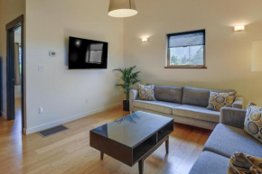 Modern White Salmon Apartment, Steps From Town